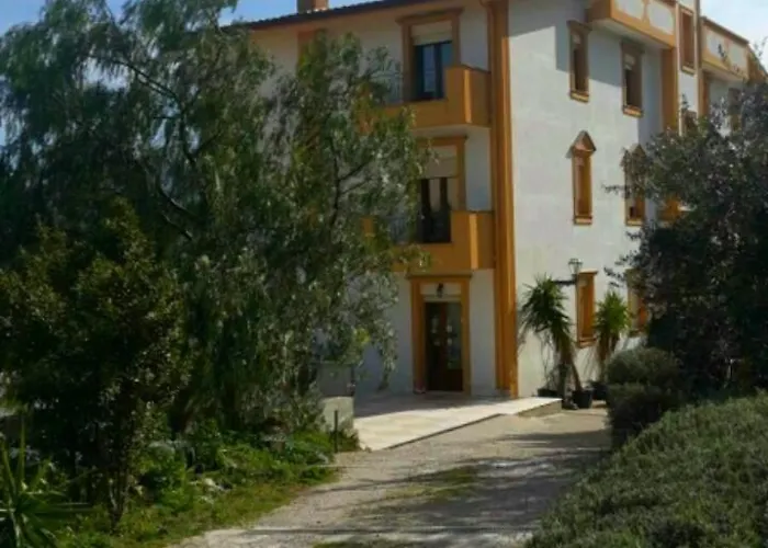 Oda ve Kahvaltı Rocca Di 4*
