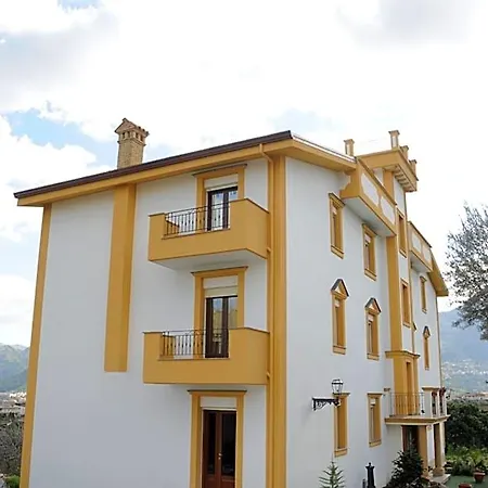 Rocca Di לינה וארוחת בוקר
