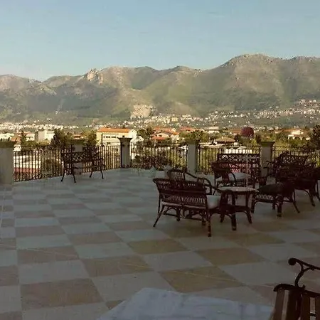 罗卡迪蒙雷亚莱酒店 住宿加早餐酒店